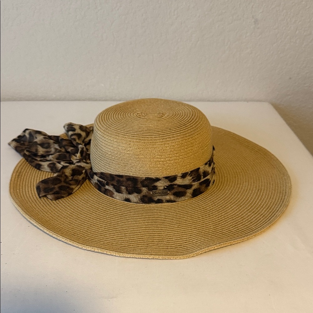 Elegant Tan Sun Hat with Leopard Print Band